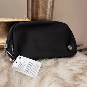 NWT lululemon everywhere belt bag- black